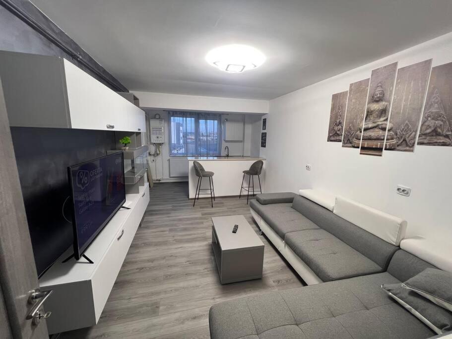 Lovely Flat With Bathtub 5 Mins From Center Craiova Dış mekan fotoğraf