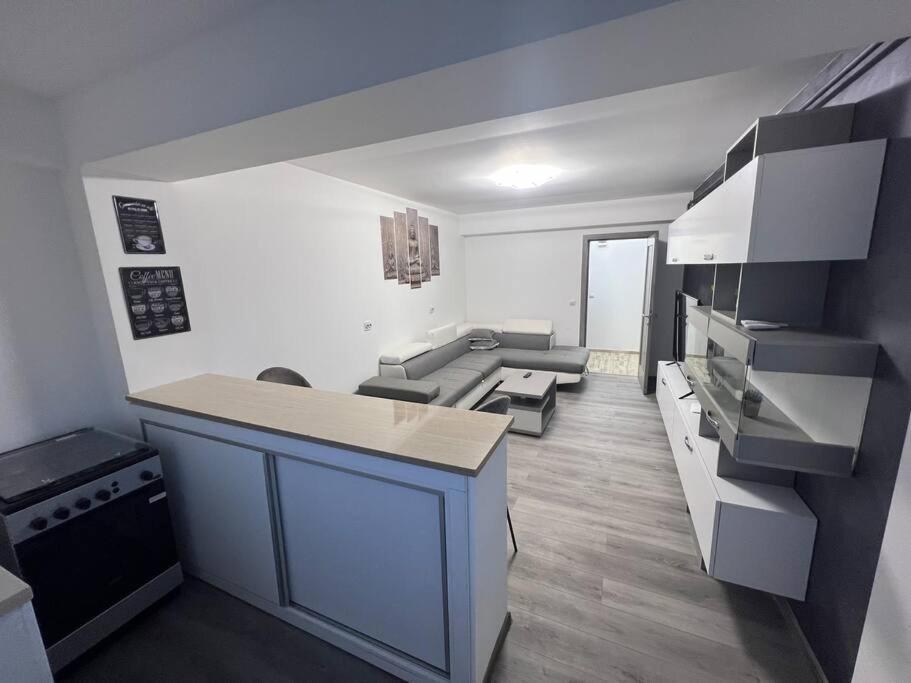 Lovely Flat With Bathtub 5 Mins From Center Craiova Dış mekan fotoğraf
